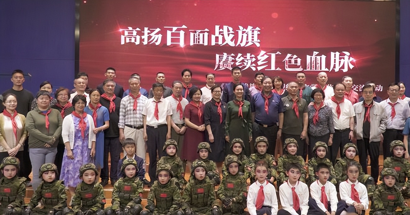 百面战旗红一团,百面战旗红