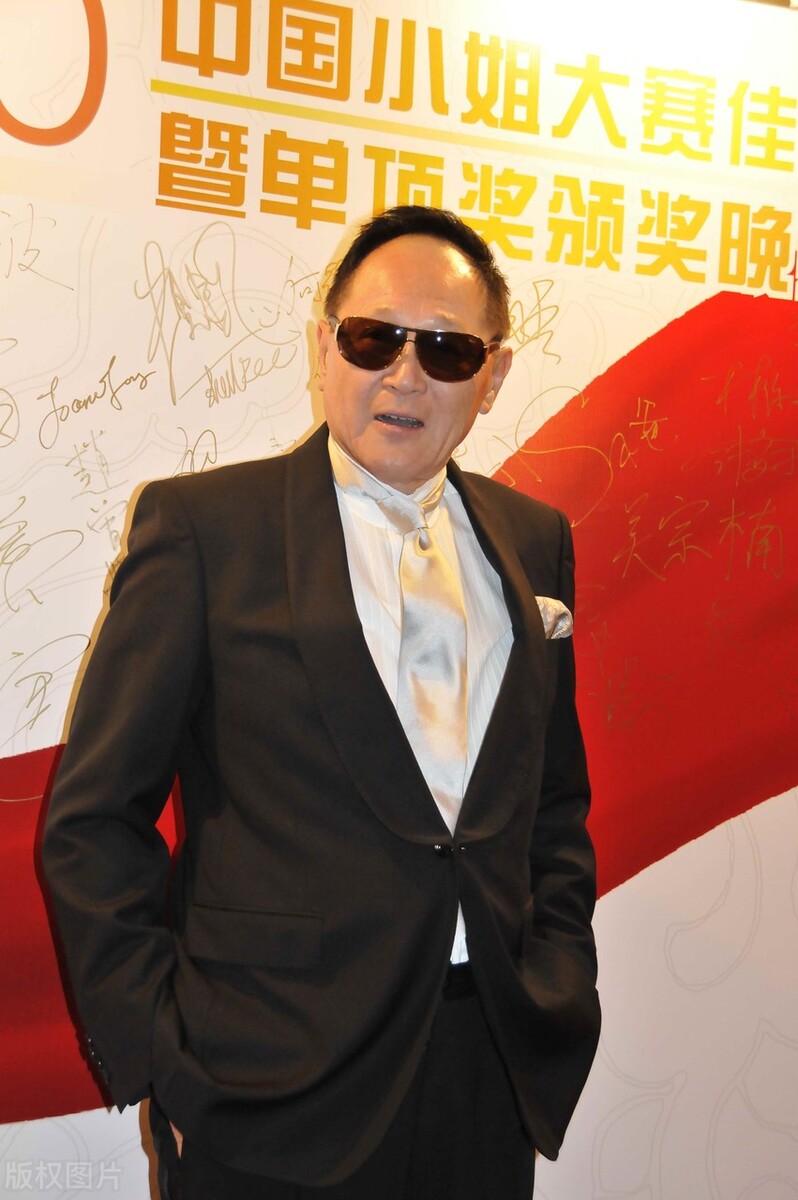 他身价过亿,约过上万女人,87岁又有新欢,却只是个风流的守财奴