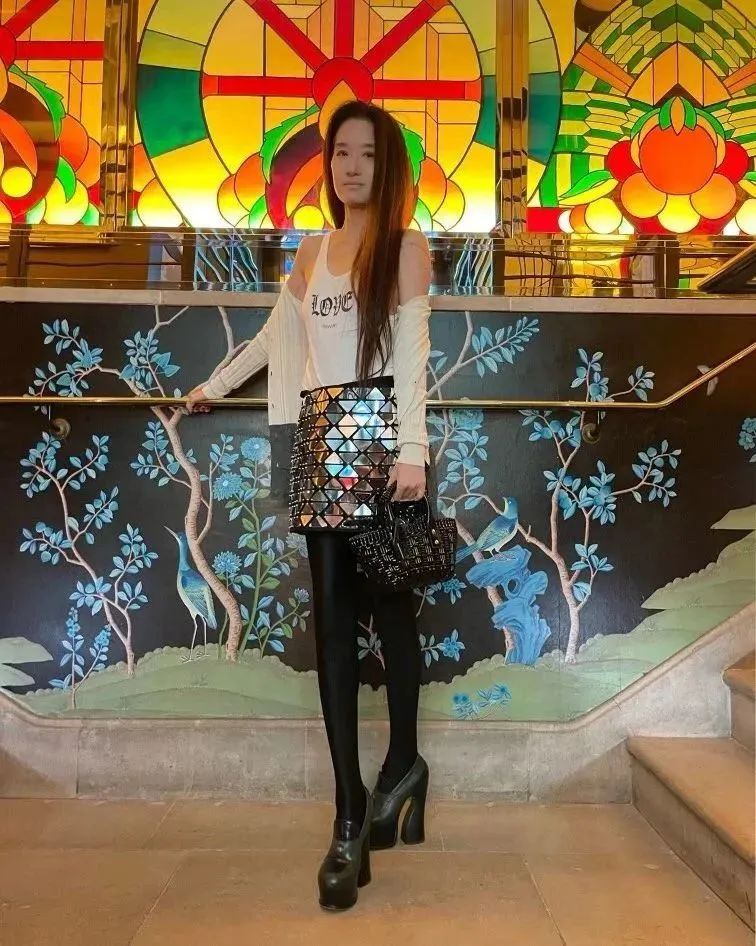 女明星为什么忍痛穿尖头高跟鞋,女明星穿超高防水台高跟鞋