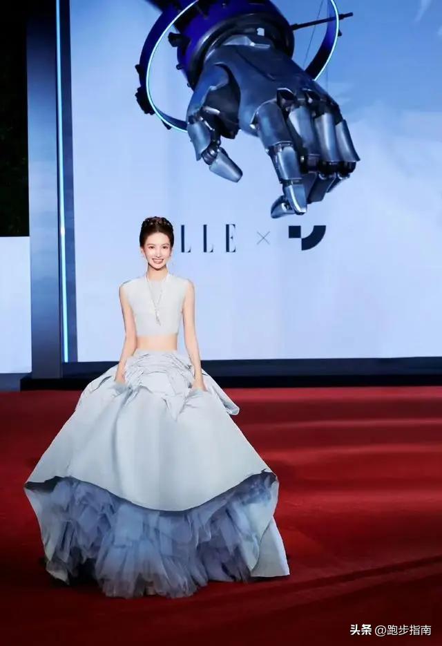 金晨为什么暴瘦成这样,金晨的肌肉是瘦的还是练的