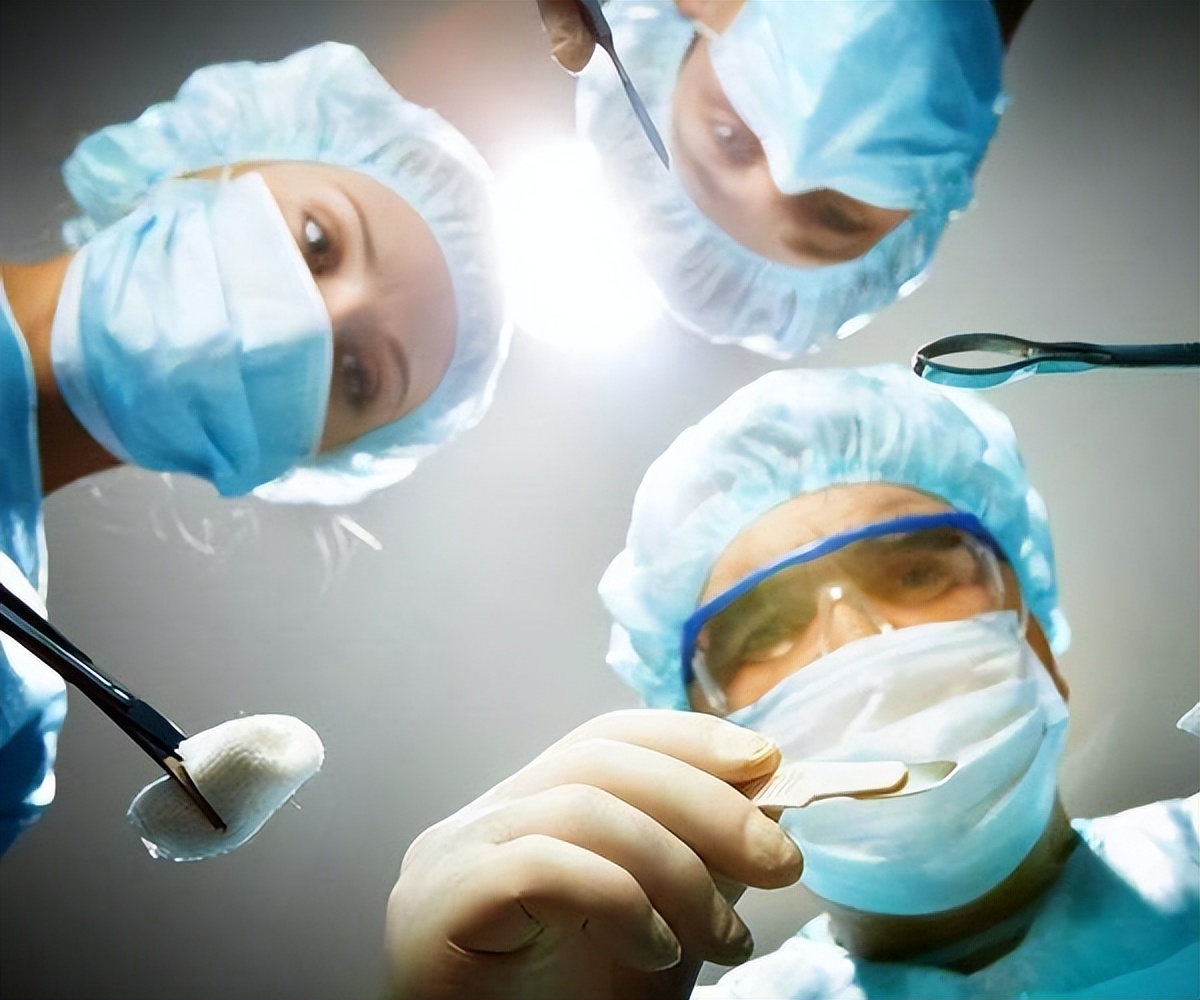 年轻女性乳腺囊肿有包块、突然疼痛？医生教你如何治疗