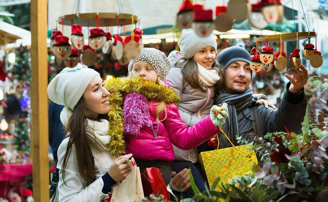 中国俄罗斯族，1.5万人，一头金发高鼻梁深眼窝，一口流利普通话