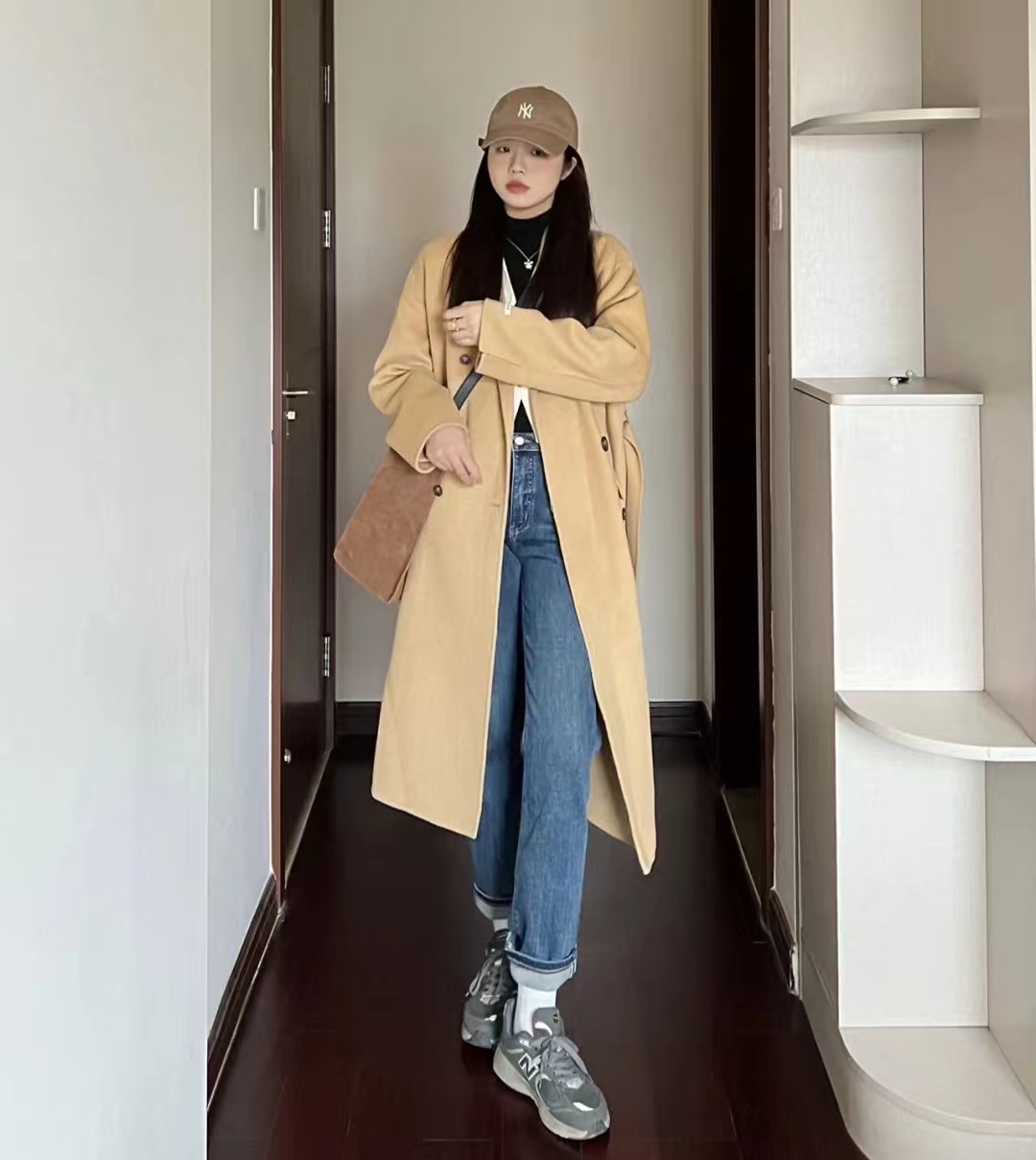 驼色大衣打底配什么颜色显高级,怎样选驼色大衣高级