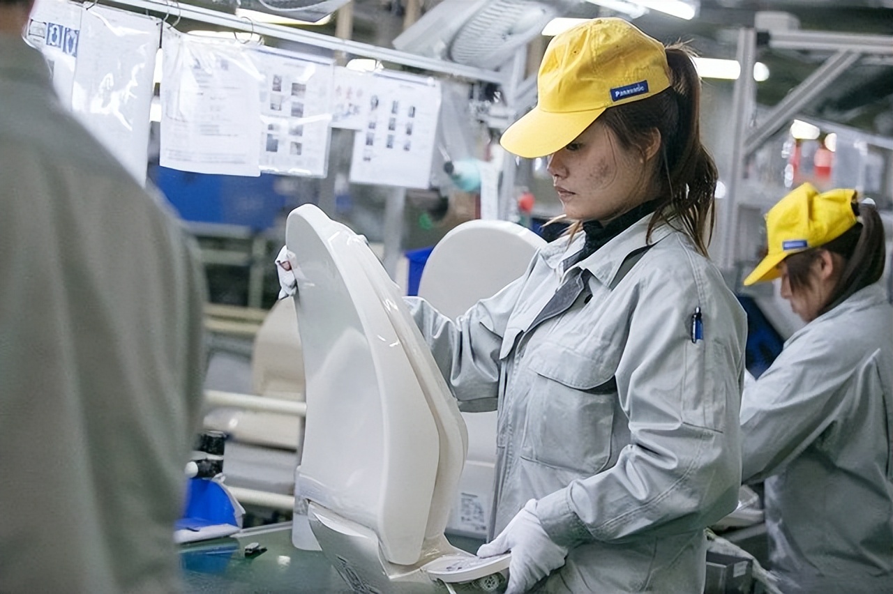 日本危在旦夕：贸易逆差愈演愈烈，被国情拖垮的日本经济