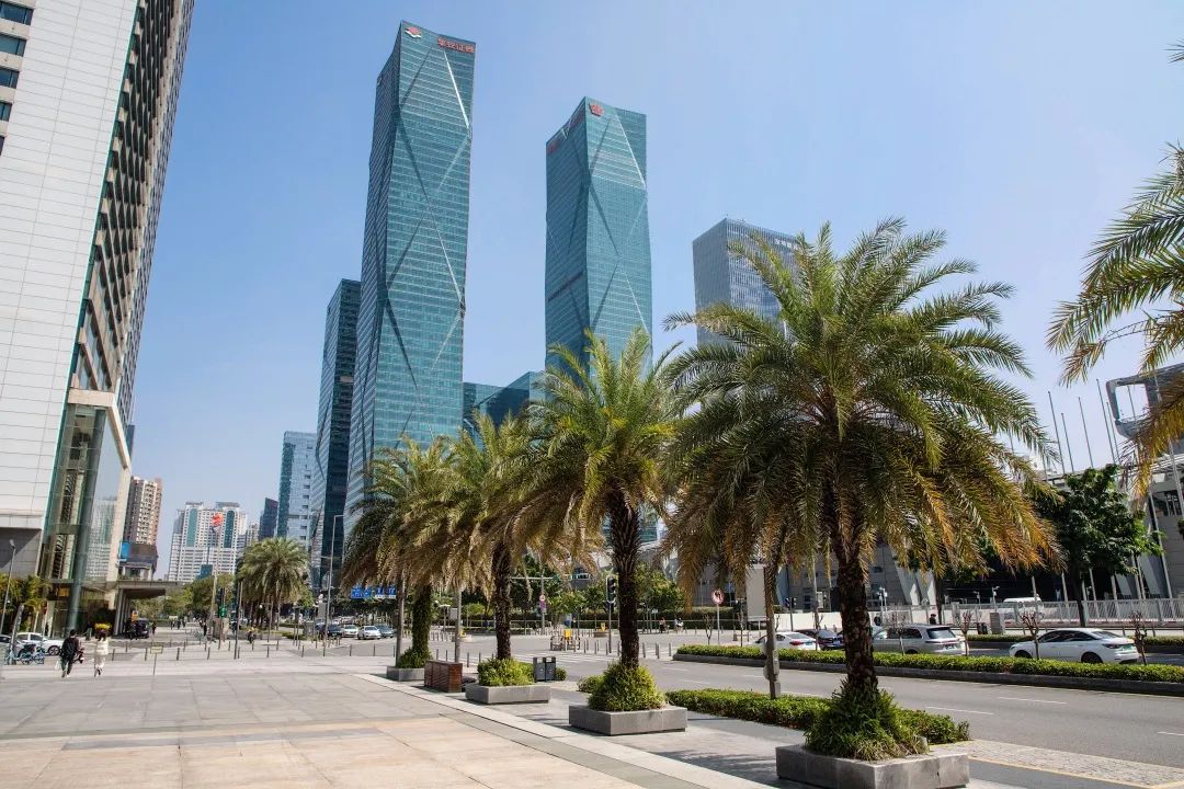 00后在深圳当推销员：“我的青春180元/天”