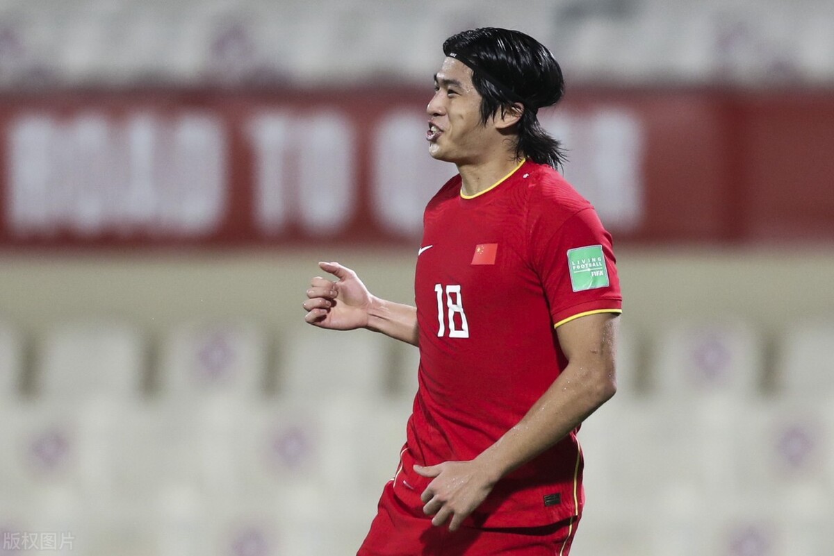 国脚炮轰武磊的视频,调侃国足遭国足回怼