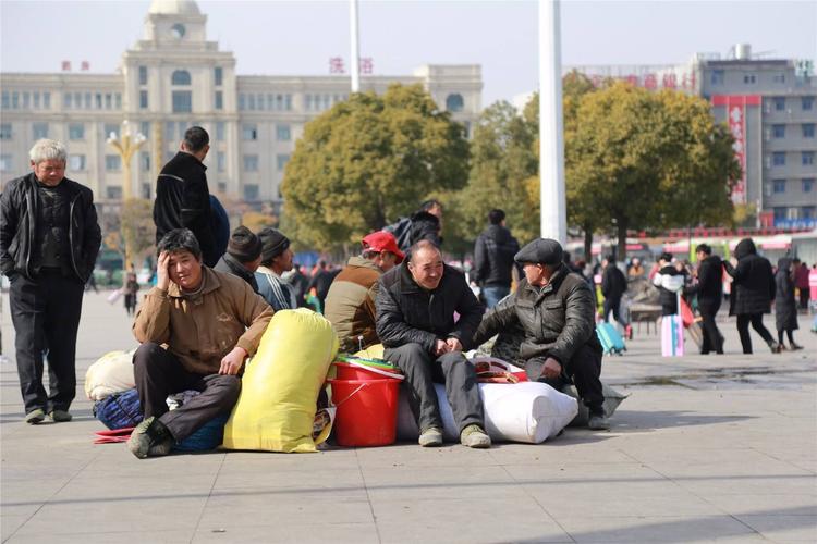 月薪过万的农民工为什么没钱,为什么民工一天挣3400元