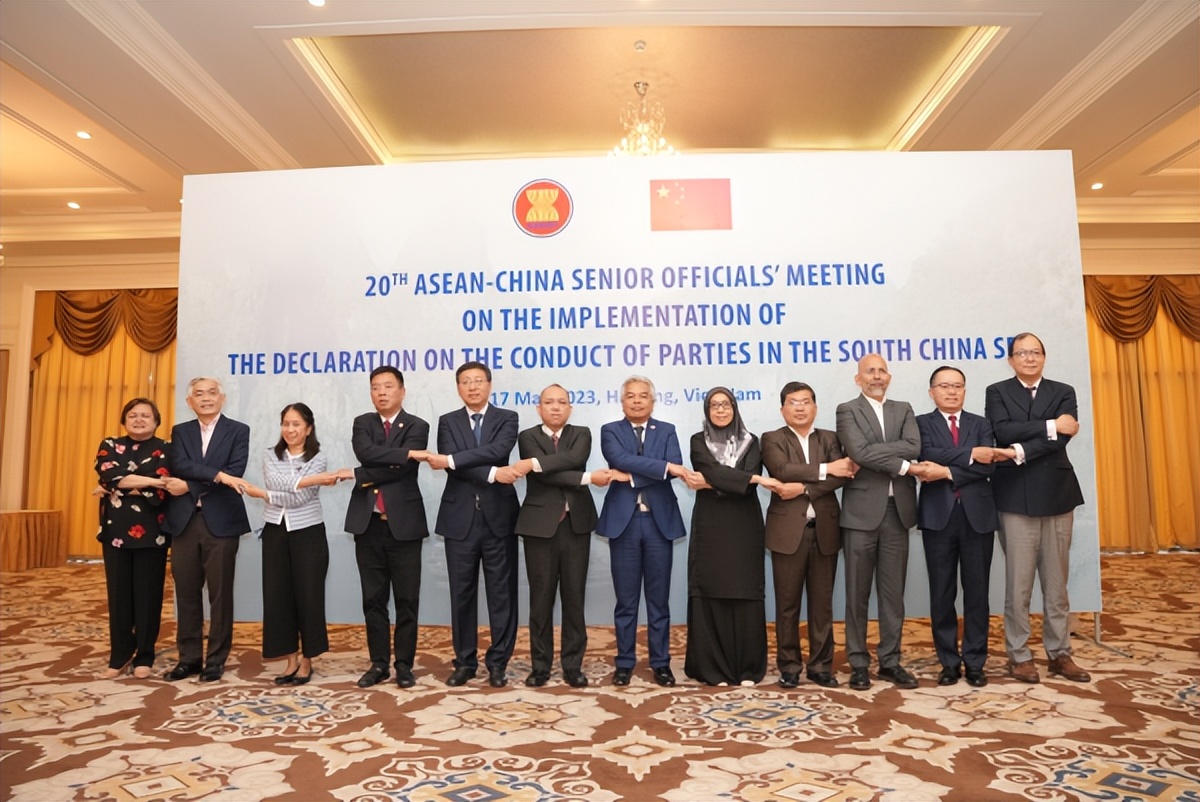 解放军南海东海海域演练,解放军南海演练最新消息