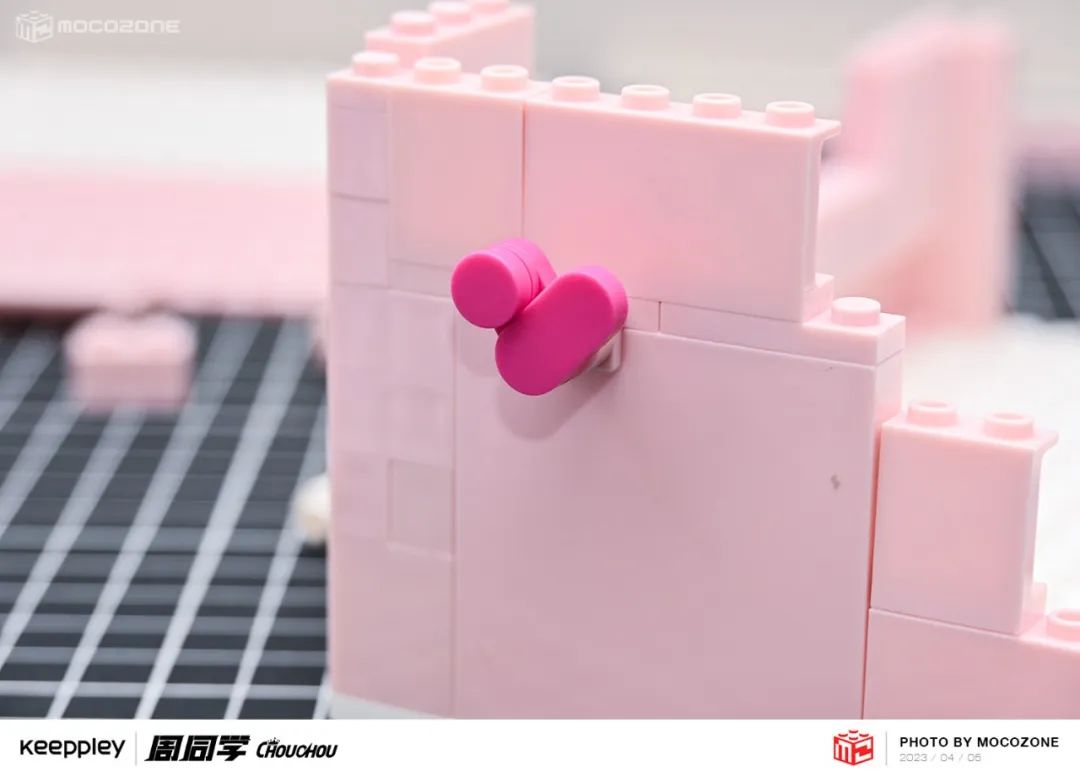 【积木测评】旋转的场景变换！周杰伦首款积木套装很有趣