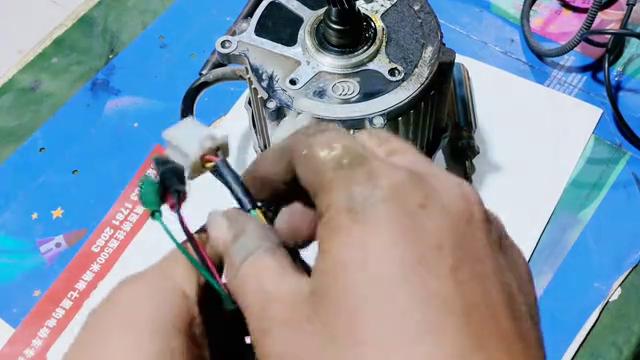 修车师傅用修车宝修车比较简单，怎样使用呢？让老师傅详细...