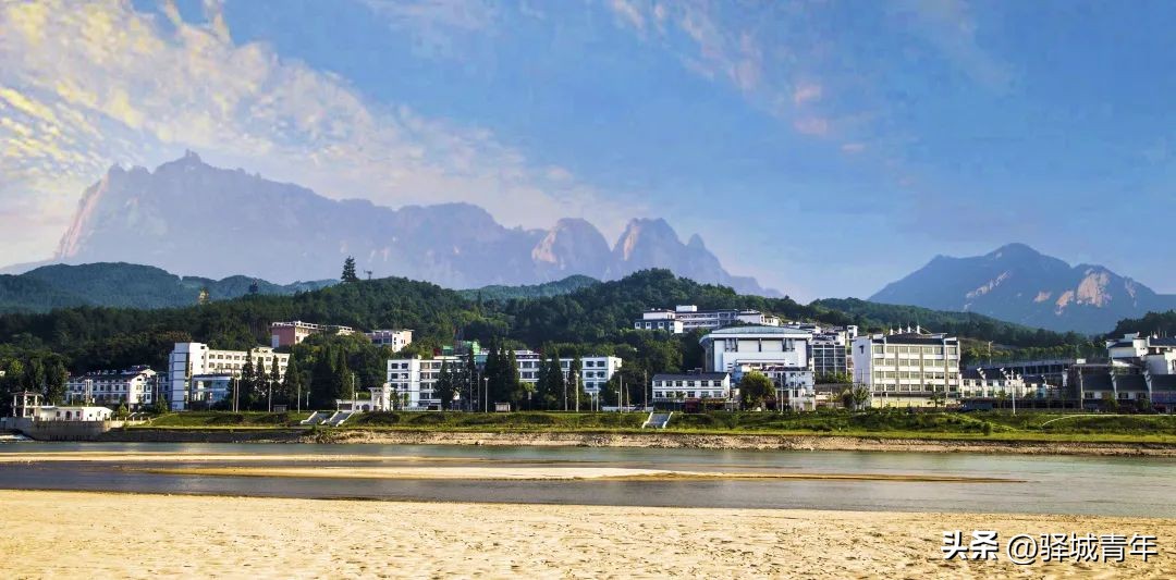 985位英烈长眠在这所学校!“要当作祖坟一样来看护”,一代又一代人这样做……