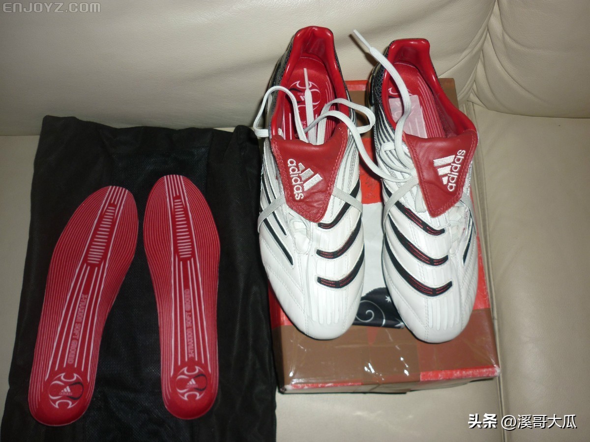 全球公认十大经典足球鞋,足球鞋新鞋拍照