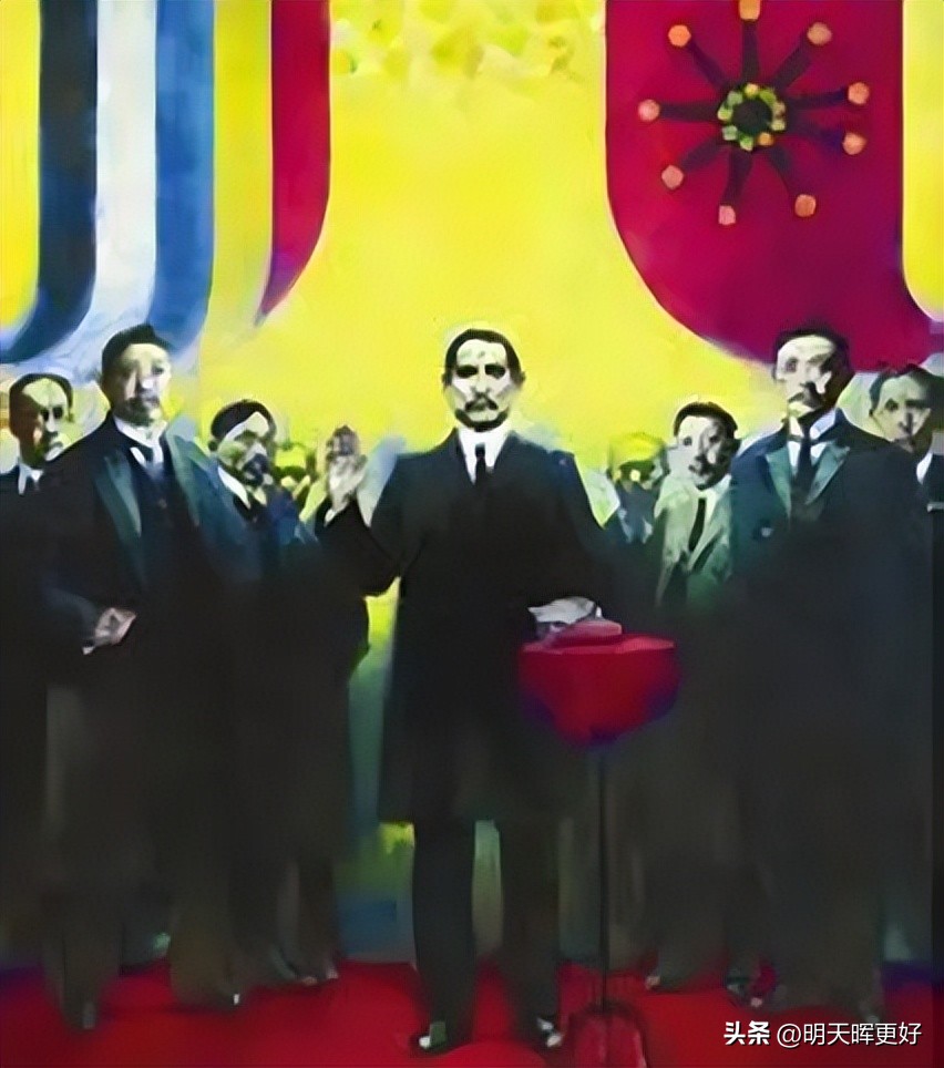 袁世凯是怎么当上大总统的、后面为何又想着称帝复辟