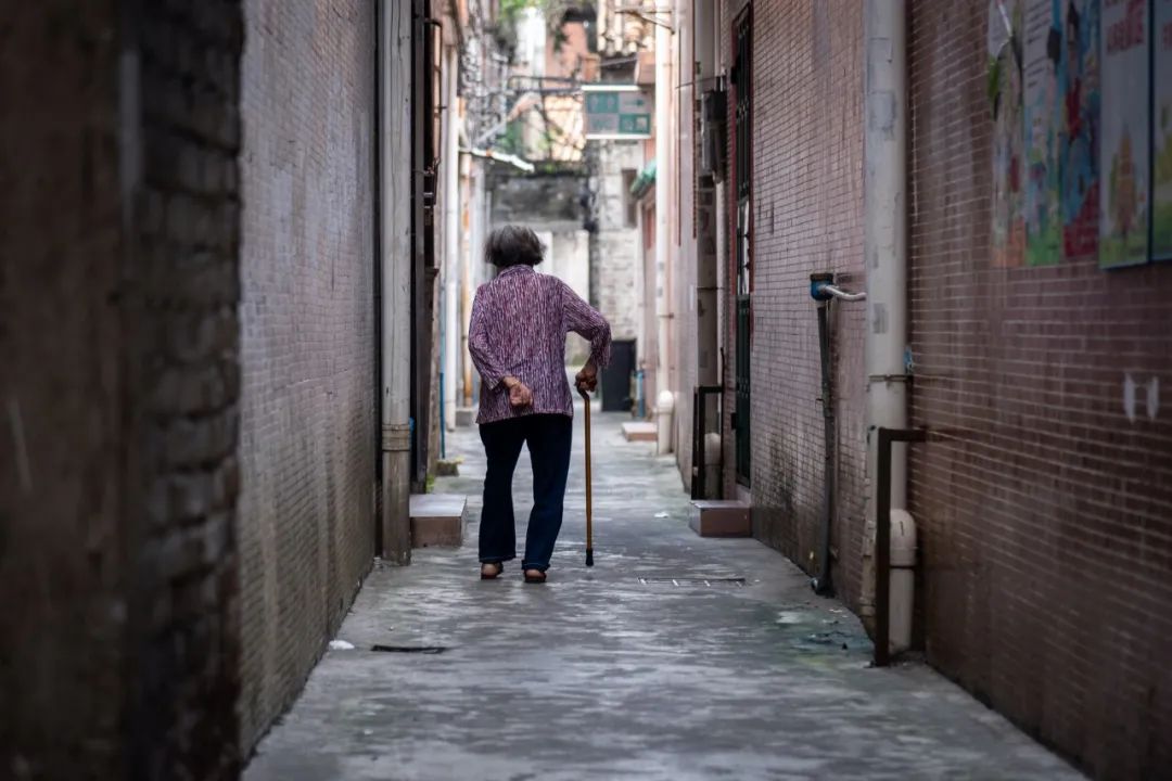 75岁老人抗击肺癌,80岁老人抗癌症