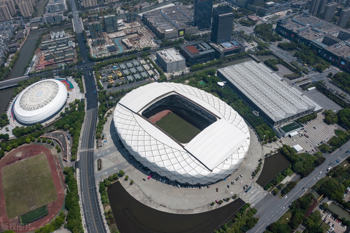 绿城球迷和毅腾球迷大战,前路无知己谁人不识君是什么意思