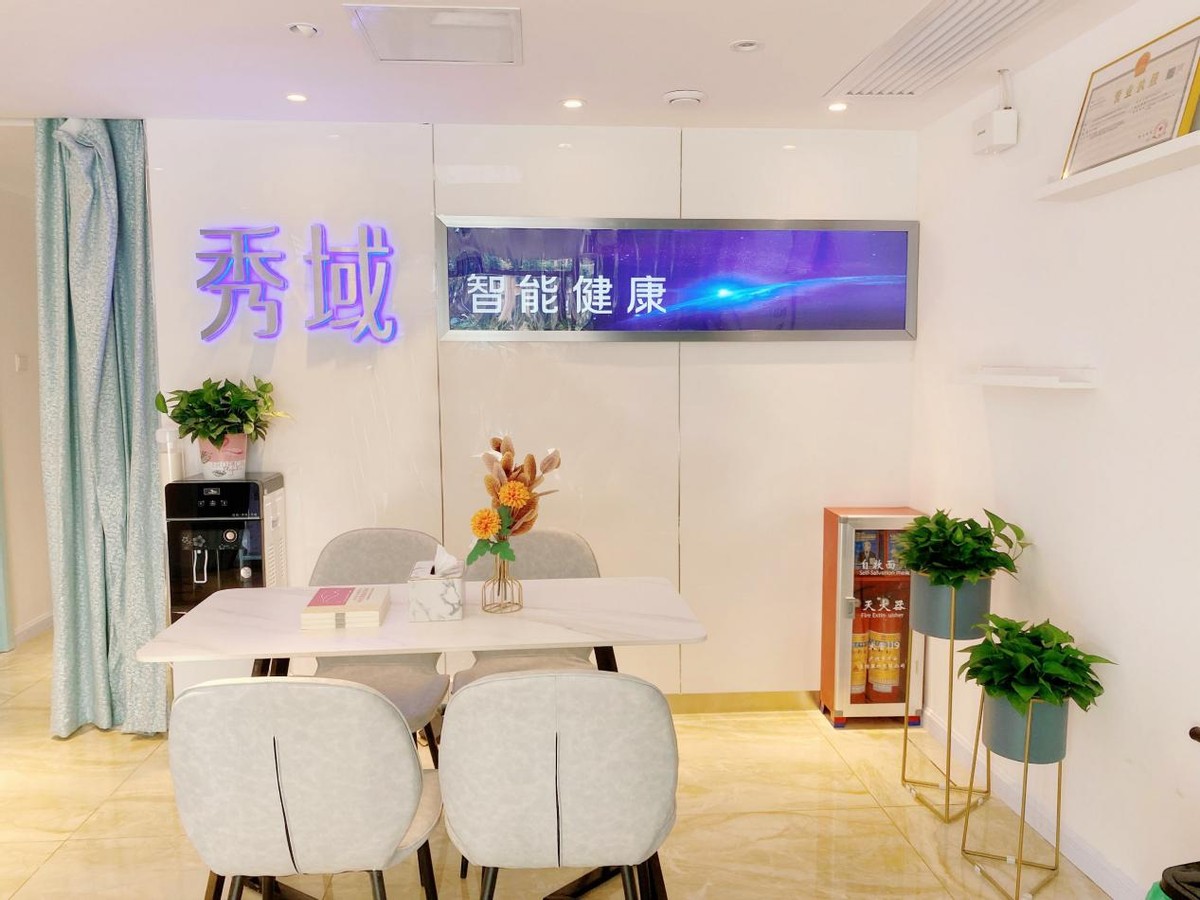 胸部大小不对称特别明显,适合乳房大小不一的内衣