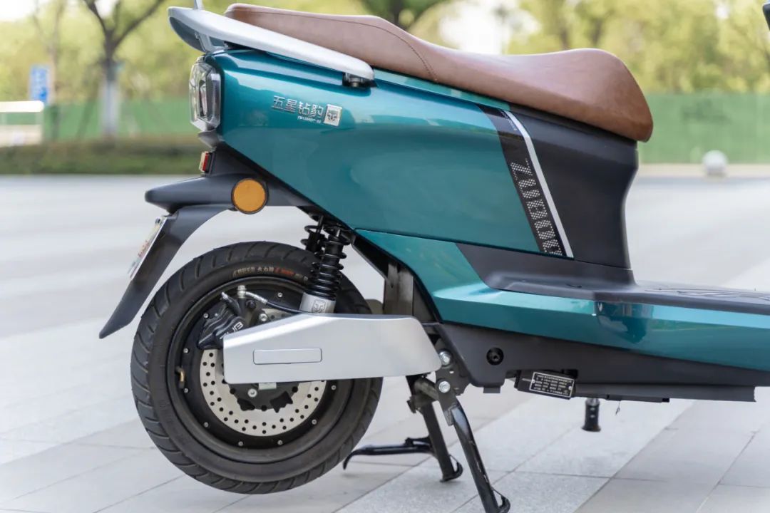 动力强能爬坡的越野车,动力强劲适合爬坡的电动车