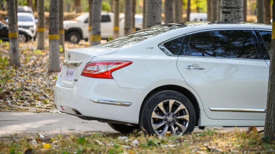 十多万一台二手天籁,日产天籁公爵2009二手多少钱一台