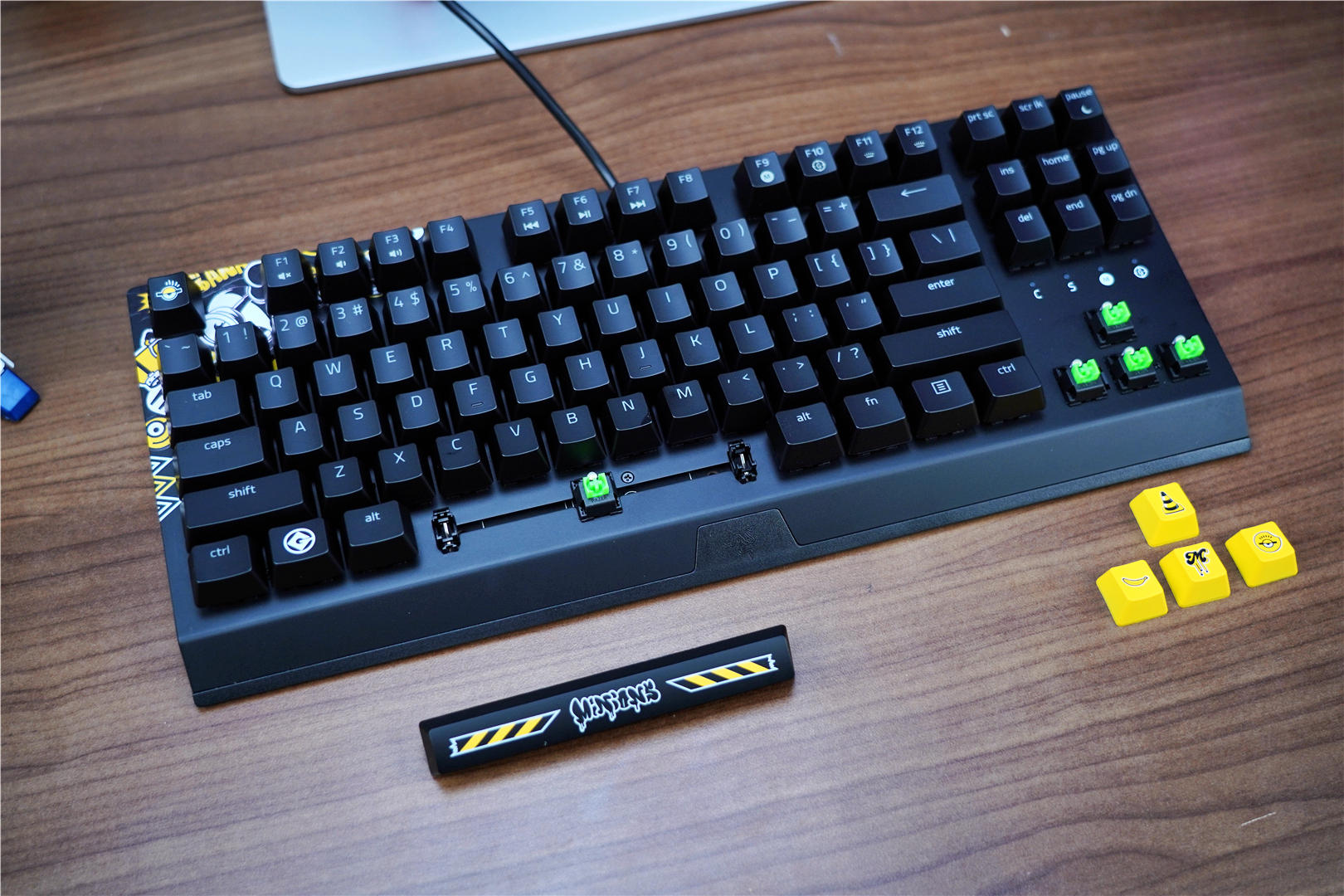 雷蛇黑寡妇小黄人联名,雷蛇小黄人什么时候发布的