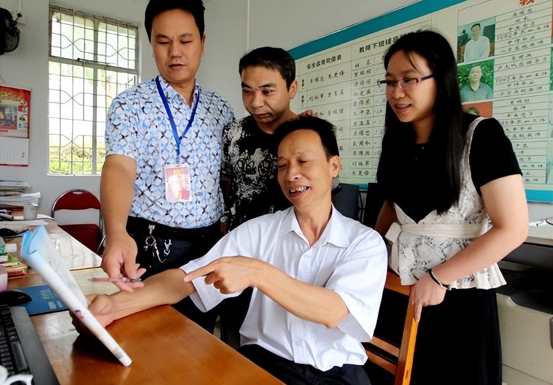 公务员工资真不高吗,公务员月薪不高为什么那么多人考