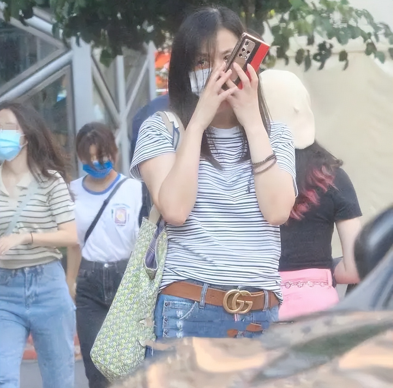 张庭林瑞阳带儿女去做公益视频,张庭林瑞阳夫妇最新消息官方