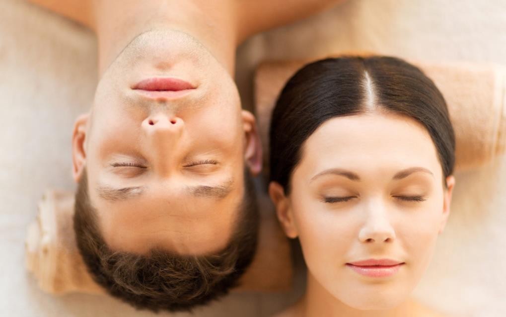 61岁老夫妻一周三次同房，干涩疼痛，用润滑液对身体有危害吗？