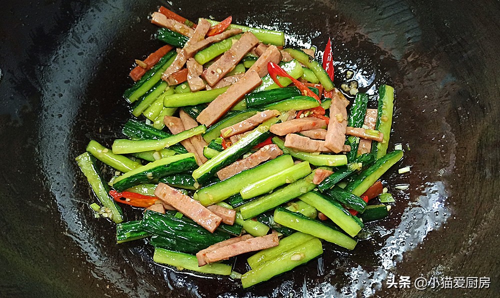 酸甜开胃微辣水果黄瓜,黄瓜怎么炒才好吃又下饭