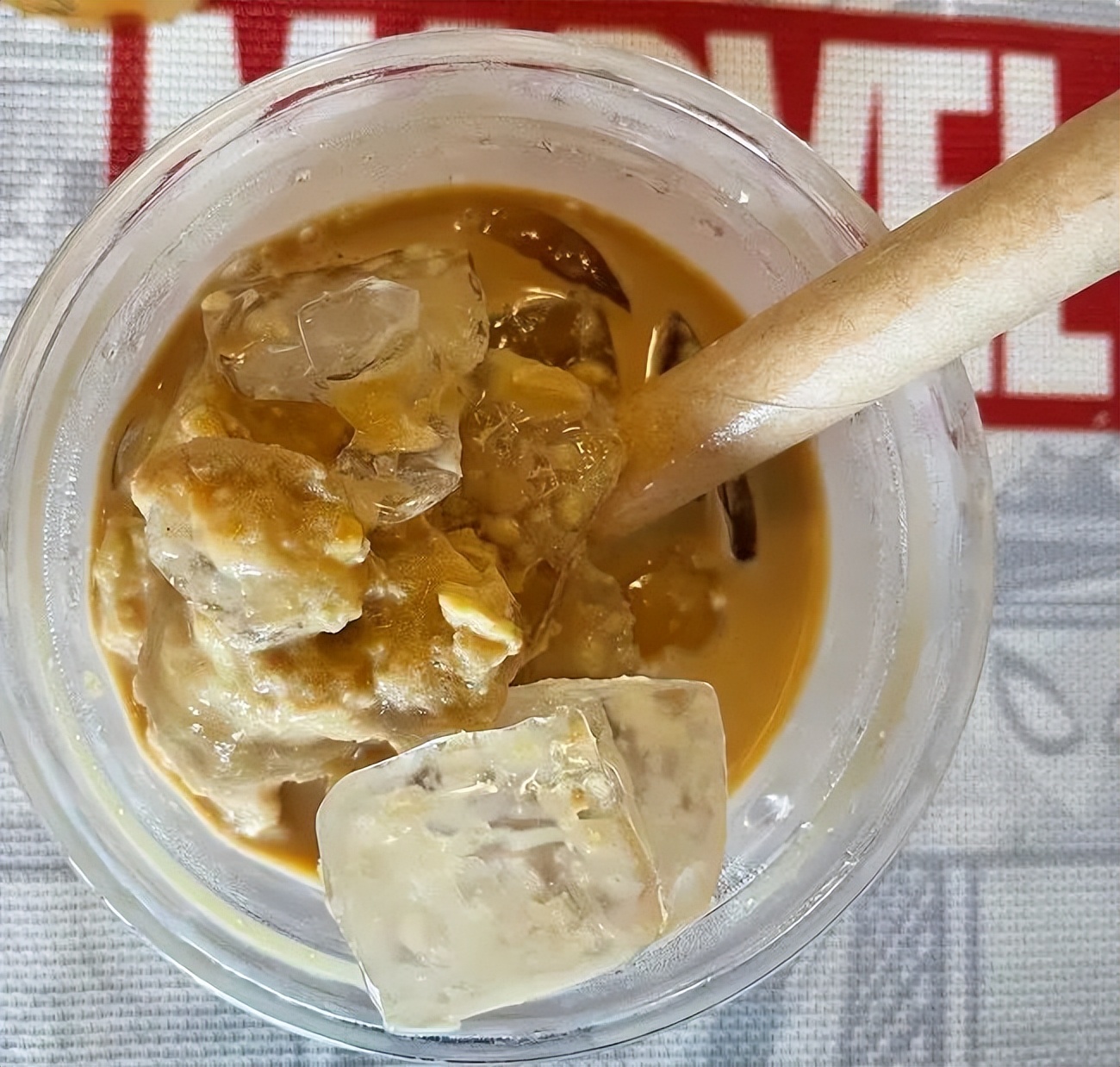 芝麻糊、榴莲、豆浆拿铁……国风咖啡,造型美,入口“泔水”