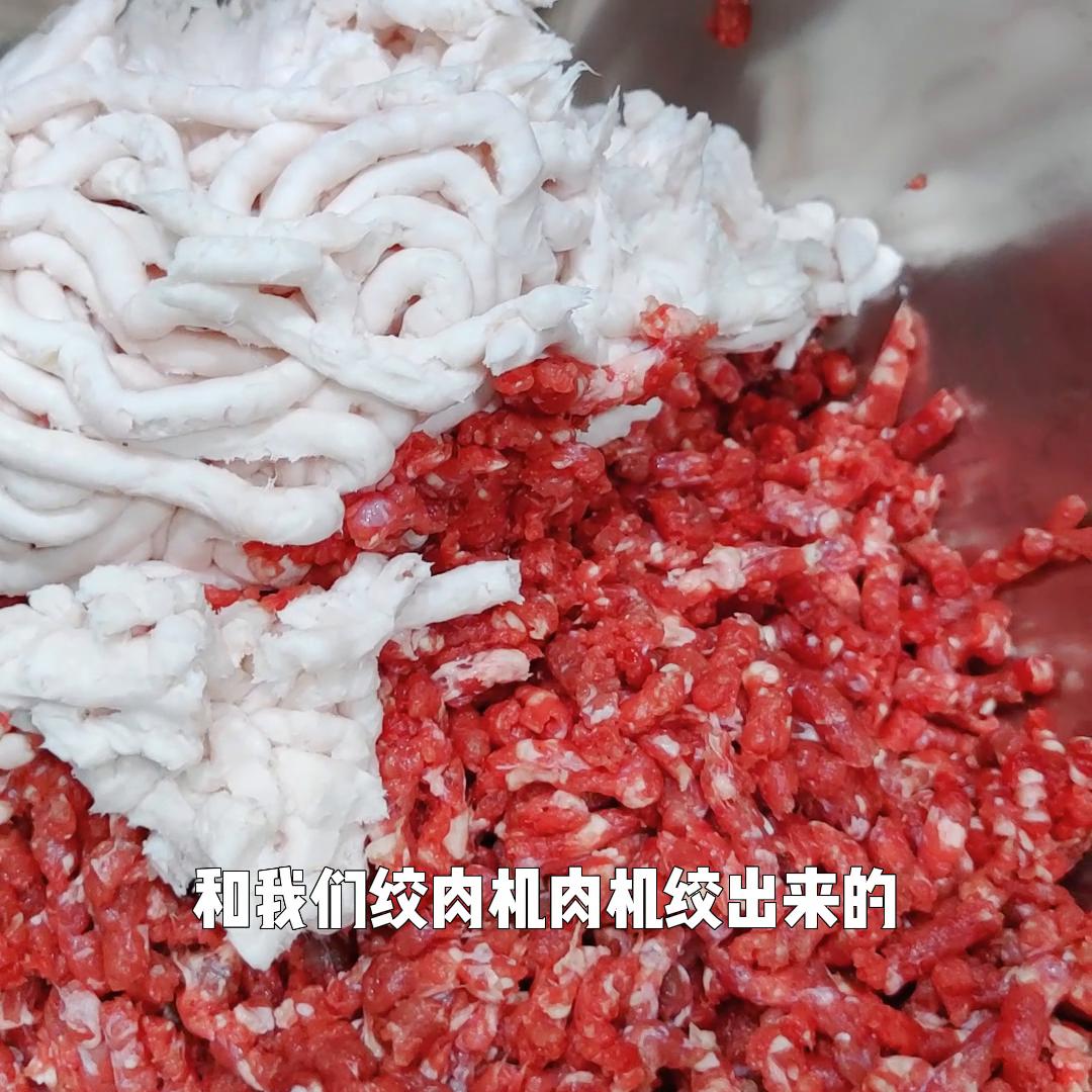 赵健调酱肉馅,赵健酸菜水饺馅调制