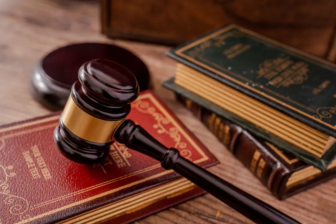 出售明星照片算不算侵犯肖像权,私自卖明星海报算侵犯肖像权么