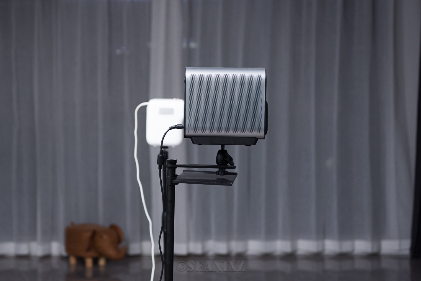 知麻z1投影仪买哪款,知麻投影仪z1高配版1000流明