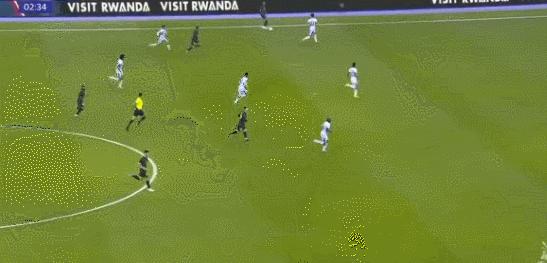 梅西进球c罗滑跪,梅西进球c罗跪滑图