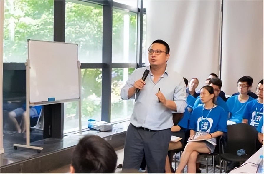 哪里赚钱哪里就有BAT，饿了么和美团争斗，背后巨头打得热火朝天