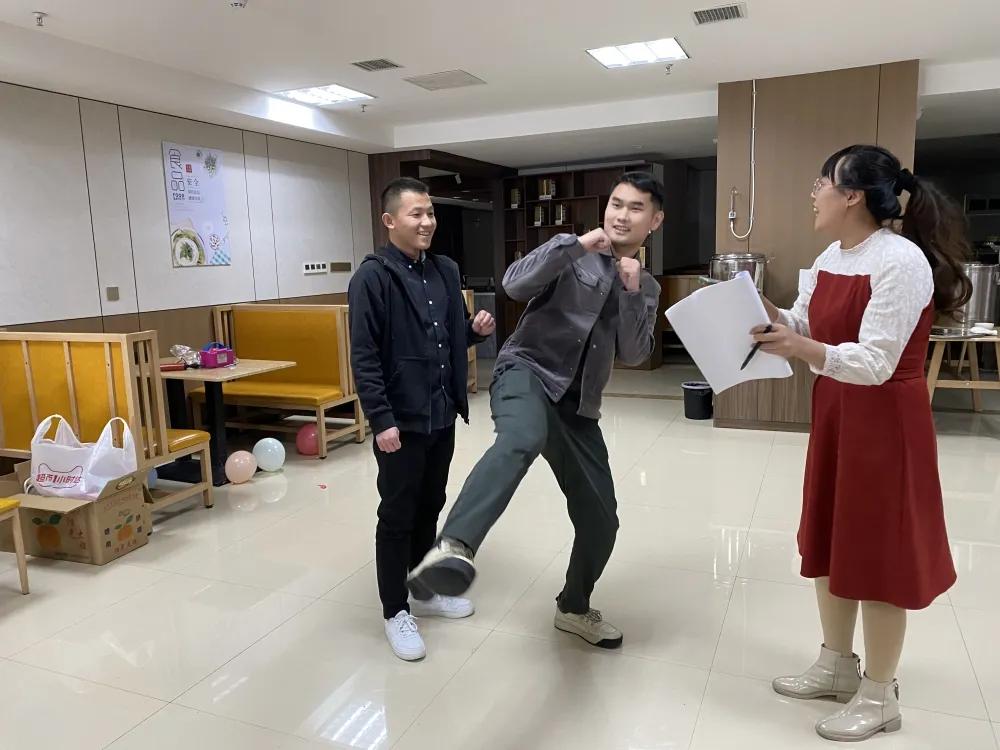 凝心聚力不负韶华只争朝夕,凝心聚力奋进只争朝夕不负韶华