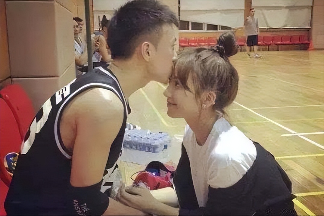 秦奋和韦雪现在什么关系,30万一双鞋秦奋