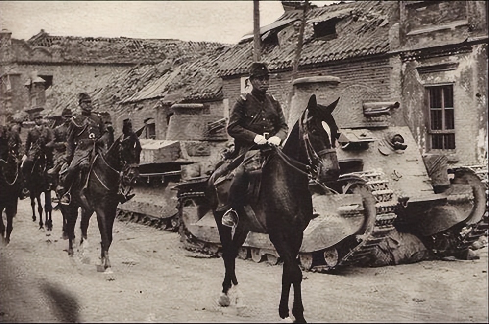 八路军科长被俘，假意娶汉奸之女，晚上试探出了姑娘的隐情