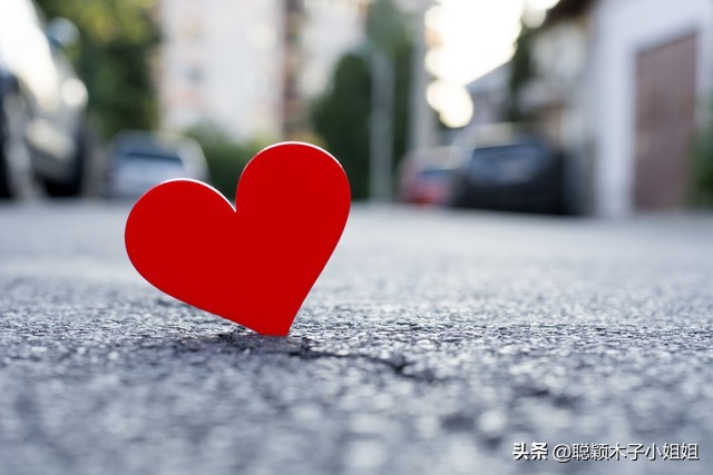 向女人借钱的男人人品,借钱不还的男人的人品