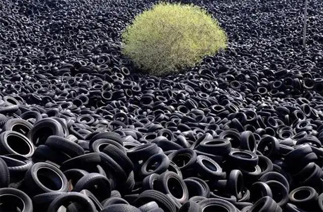 非洲穷小子“变废为宝”创业致富！把轮胎做成鞋，15元一双成爆款