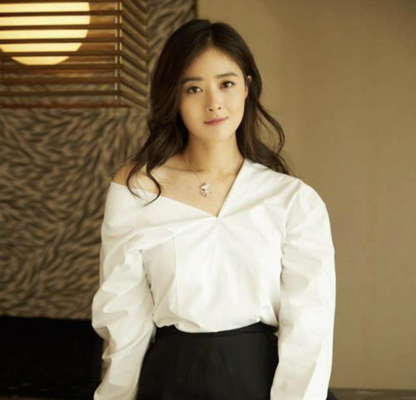 方脸大腮帮适合中分还是三七分,大饼脸中分超级简单又漂亮的发型