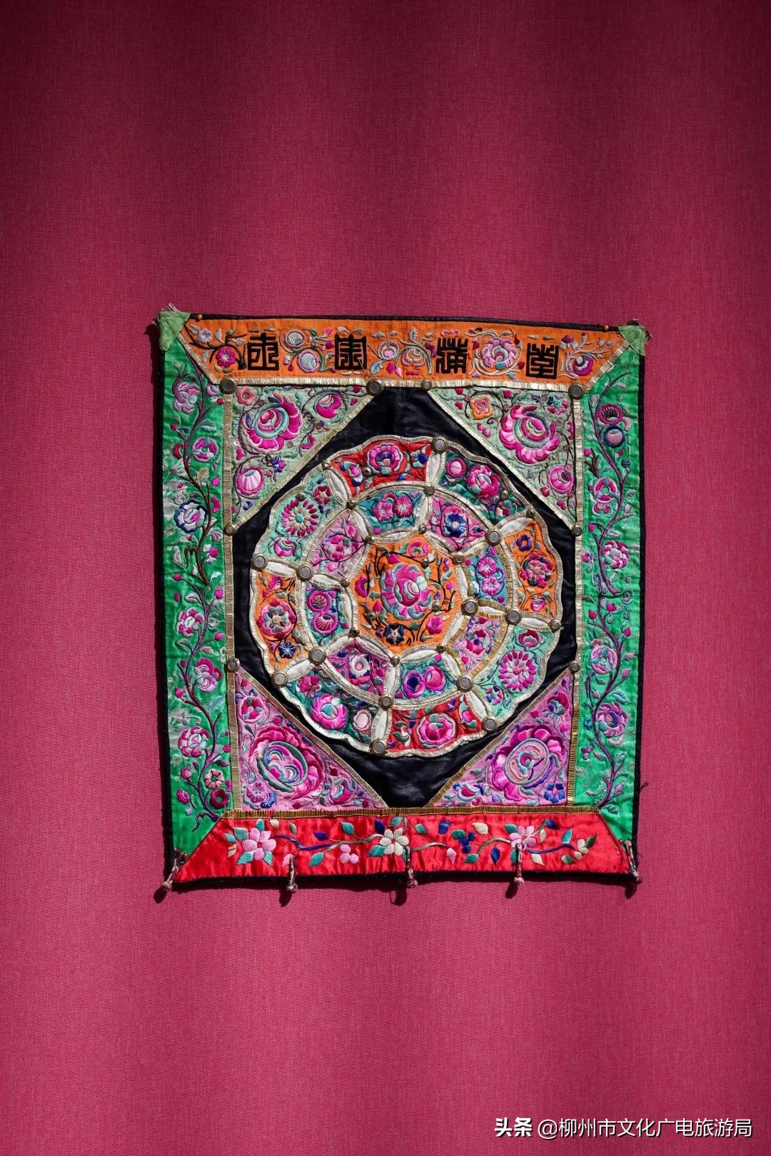 多彩童年的衣服真好看,儿童少数民族服饰