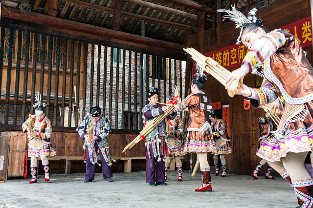 民族特色文化的发展趋势,56个民族里面文化最齐全的有哪些