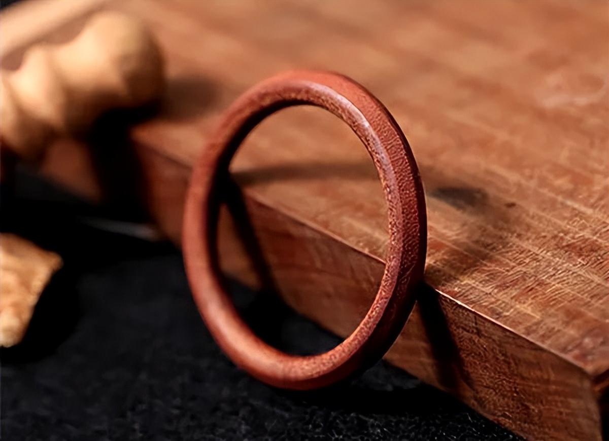 哪种手串更容易上包浆,有的手串有股臭味