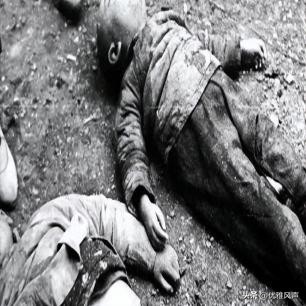 日军兽行：当着男人的面玷污了女儿，临走还残忍割下妻子乳房