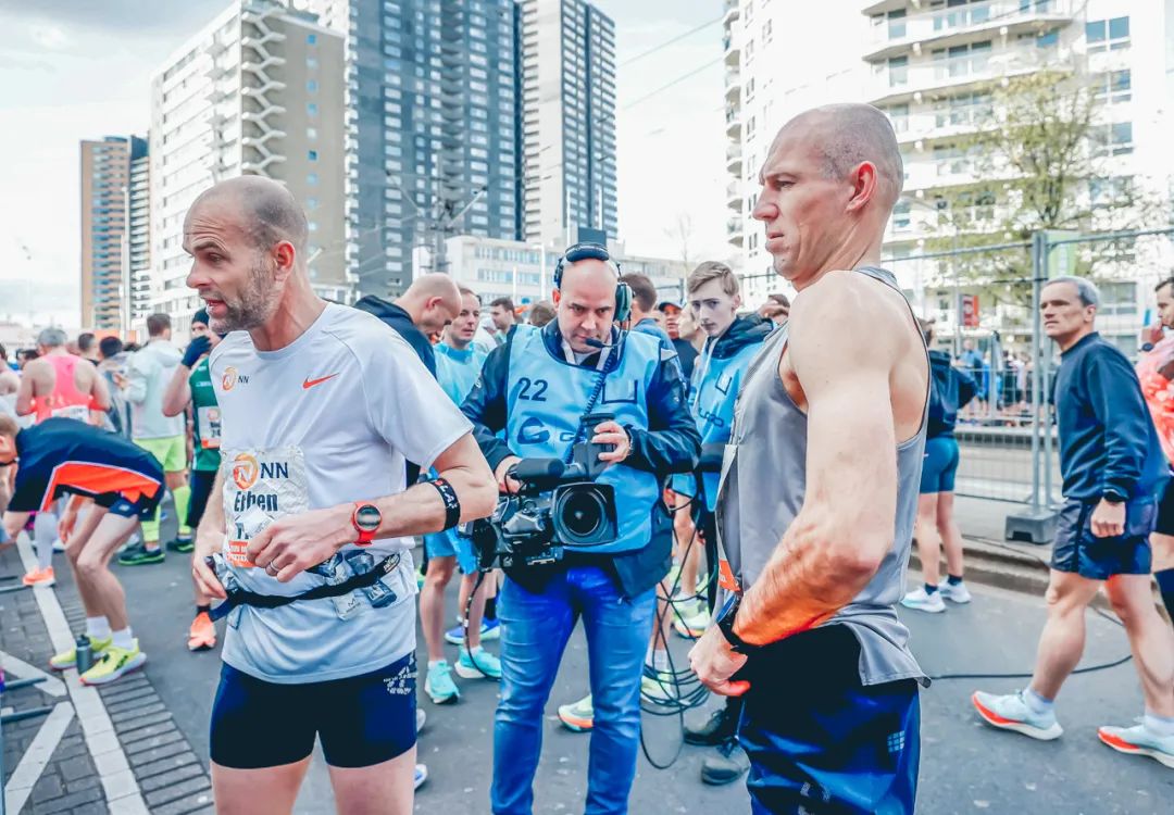 百米破10秒的足球运动员,足球运动员进球最多的人