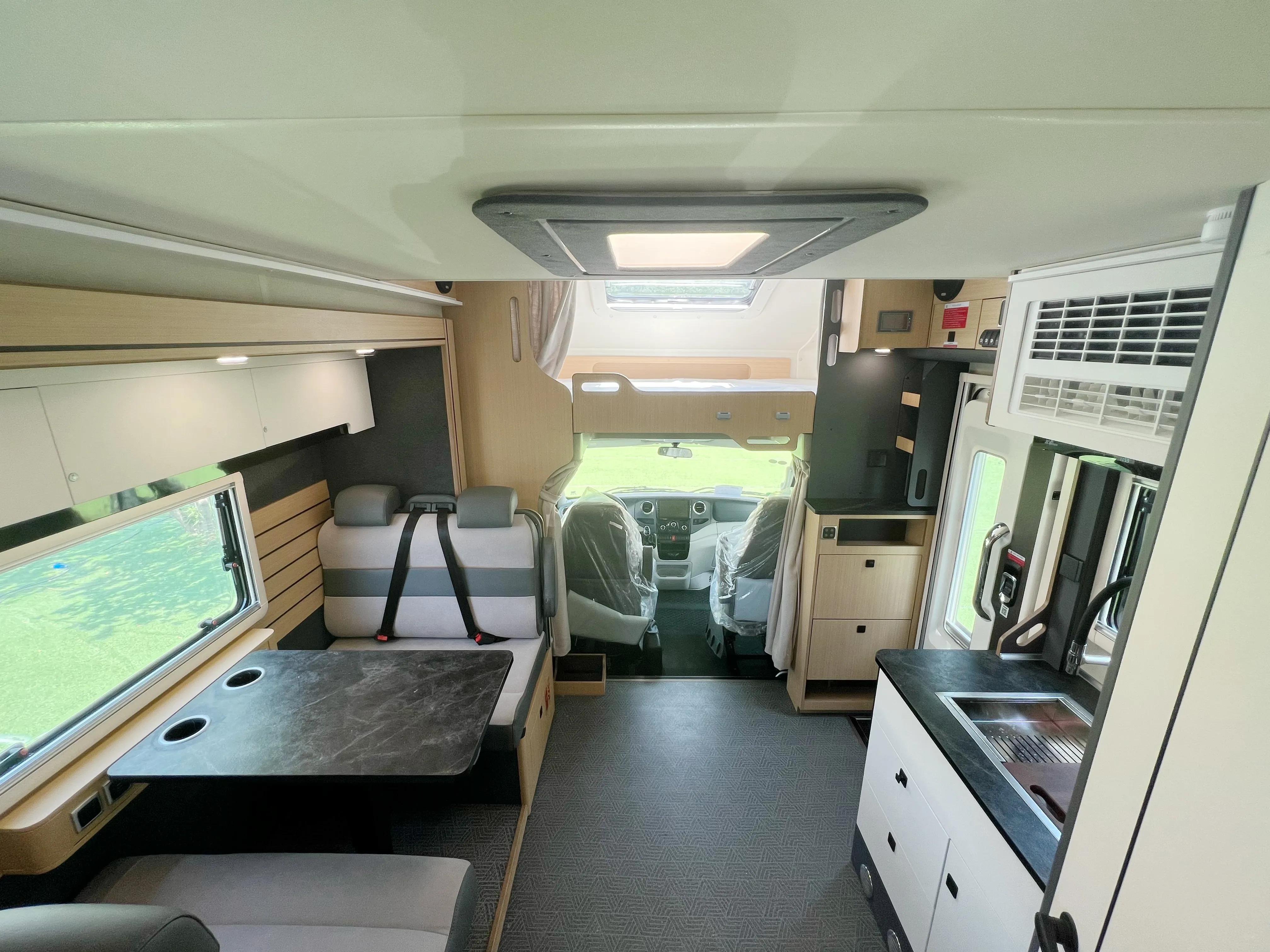 23年宇通c530双拓展价格,宇通c530双拓展房车报价是2023款吗