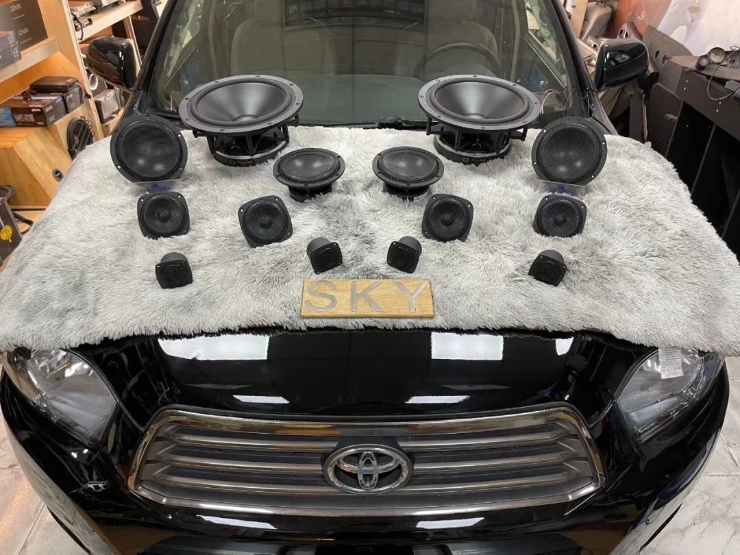 丰田汉兰达改装全车音响加低音炮,丰田汉兰达音响改装
