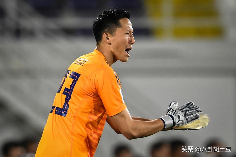 今晚德日对决，日本队的德日混血门将已经“立于不败”了