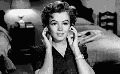 肯尼迪喜欢赫本还是玛丽莲梦露,梦露肯尼迪赫本是同时期的恋人吗