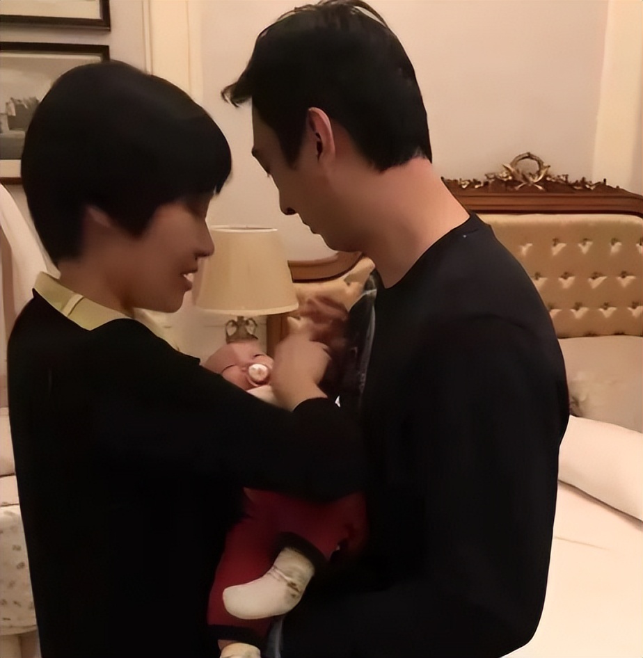 万达少爷王思聪，他的“消失”其实早就有迹可循，这是踢到铁板了