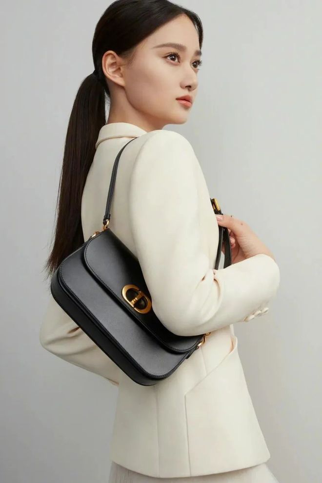 夏季腋下包推荐小众高级感百搭,腋下包推荐小众高级款法式腋下包